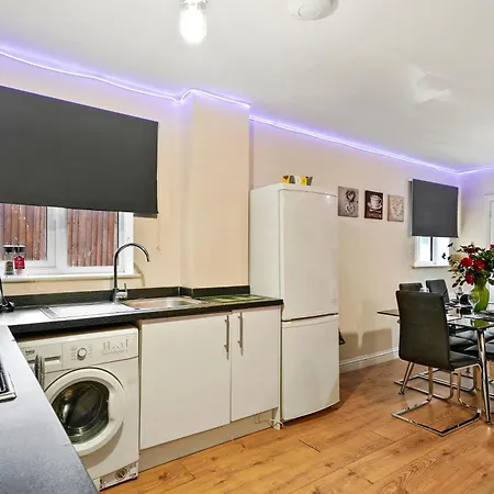 Lt Properties Unique Bungalow Style Spacious One Bedroom Apartment In Luton Town Centre Super Size Round Bed Netflix Exterior foto