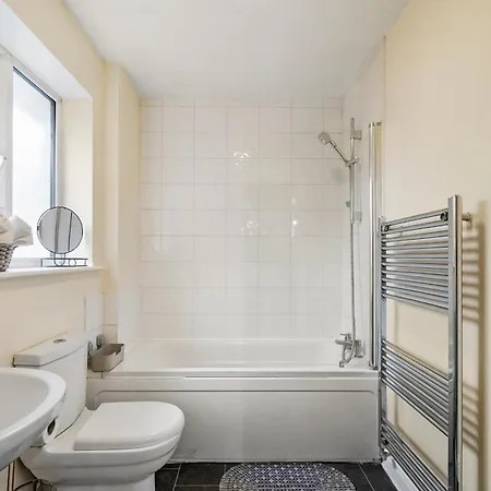 Lt Properties Unique Bungalow Style Spacious One Bedroom Apartment In Luton Town Centre Super Size Round Bed Netflix Exterior foto