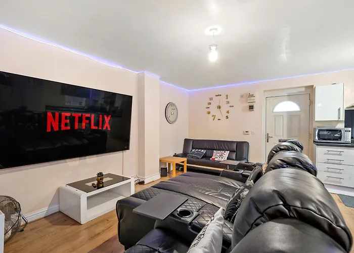Lt Properties Unique Bungalow Style Spacious One Bedroom Apartment In Luton Town Centre Super Size Round Bed Netflix