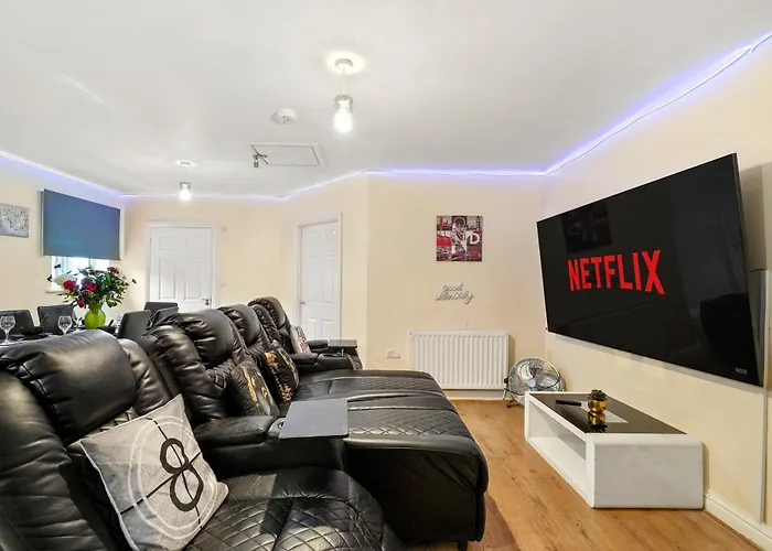 Lt Properties Unique Bungalow Style Spacious One Bedroom Apartment In Luton Town Centre Super Size Round Bed Netflix