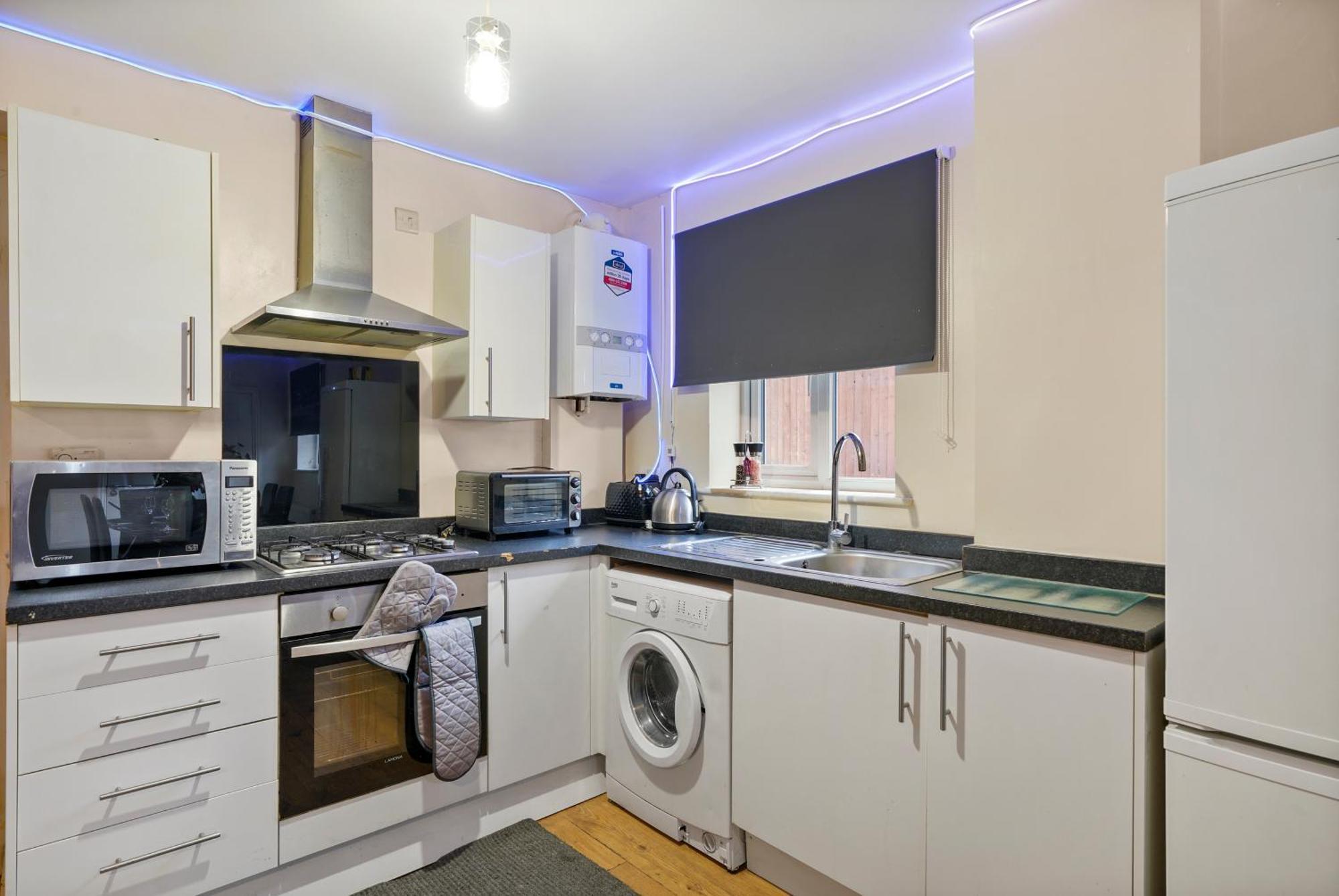 Lt Properties: Unique Bungalow-style In Luton Centre Apartment *