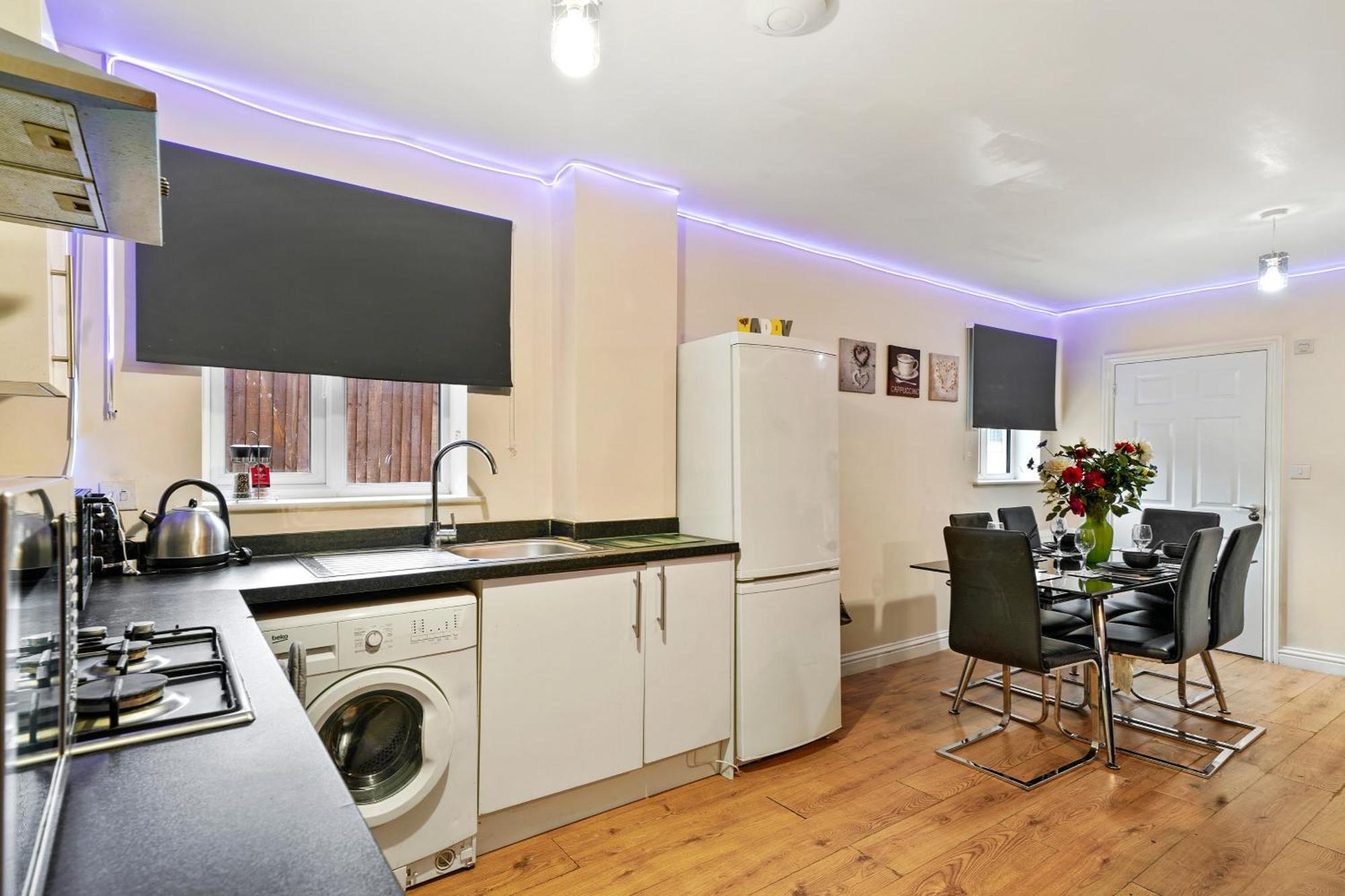 Lt Properties: Unique Bungalow-style In Luton Centre