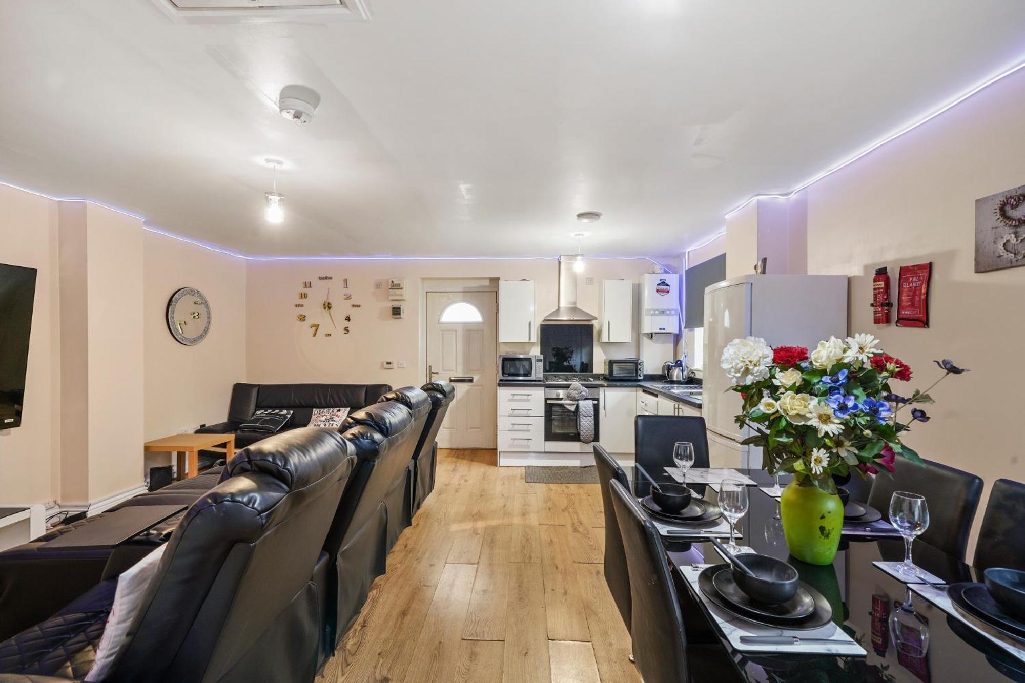 Apartment Lt Properties: Unique Bungalow-style In Luton Centre *