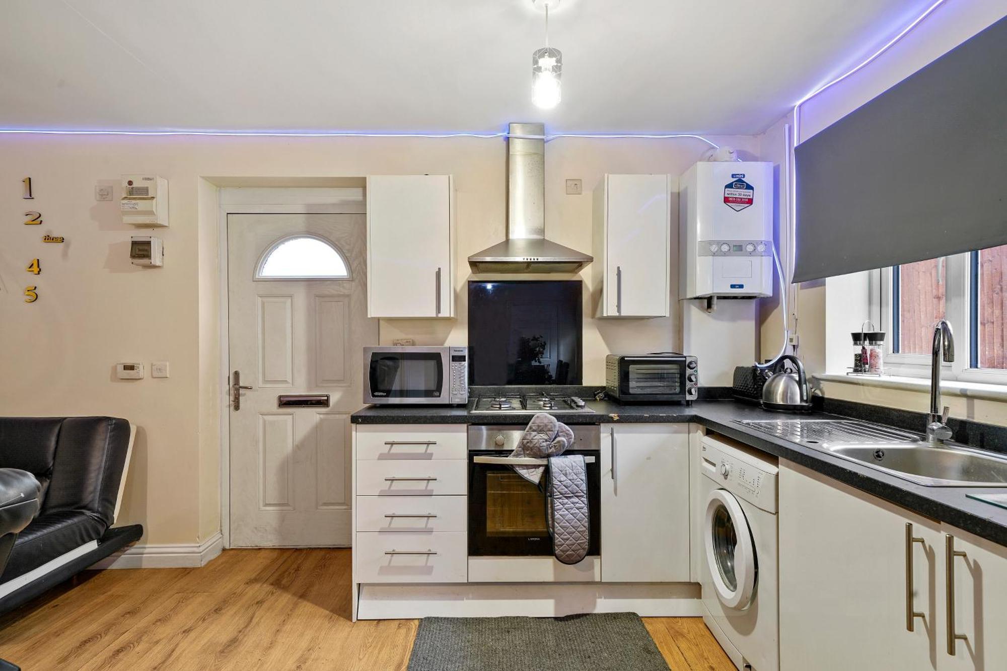 Apartment Lt Properties: Unique Bungalow-style In Luton Centre *